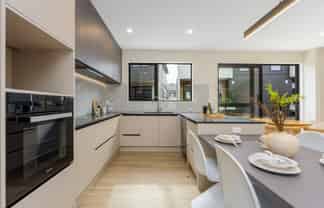 9C Catalina Cresent, Forrest Hill