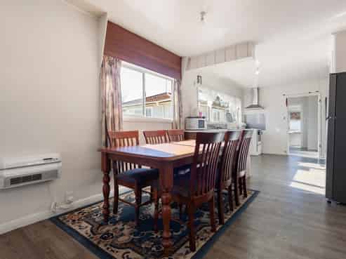 14 Wall Street, Nawton