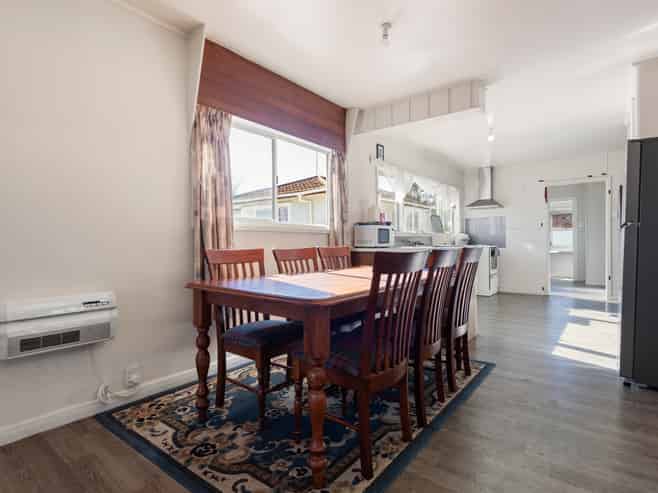 14 Wall Street, Nawton
