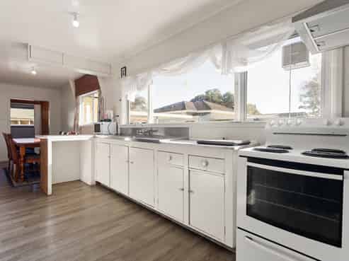 14 Wall Street, Nawton