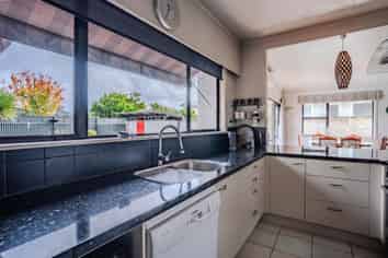 404 Purser Place, Mahora
