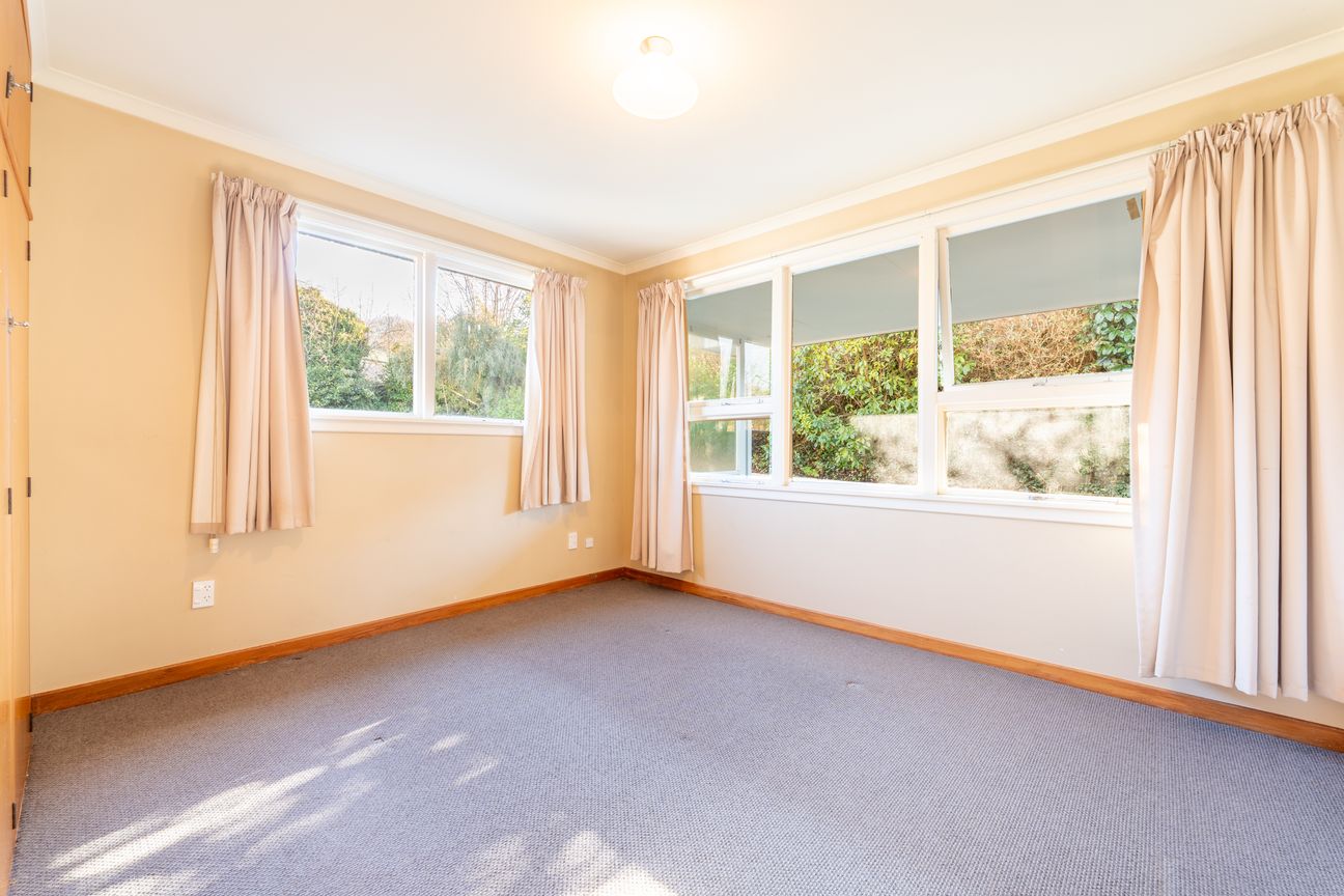 ACT FAST - A Smart Buy in a Great Location – další