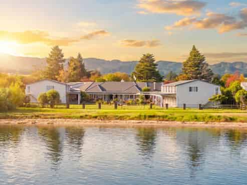 Premier Rotorua lakeside resort