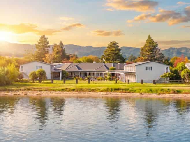 Premier Rotorua lakeside resort