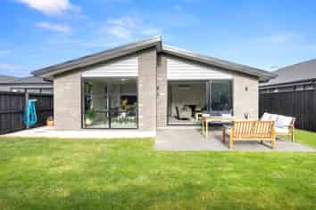 43 Henshaw Street, Woodend