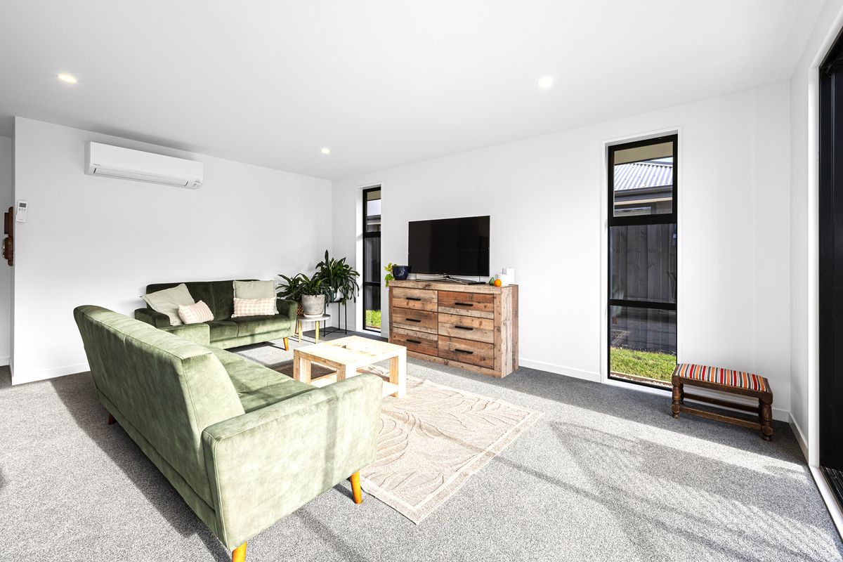 Contemporary Residence - Reserve Boundary - Mehr