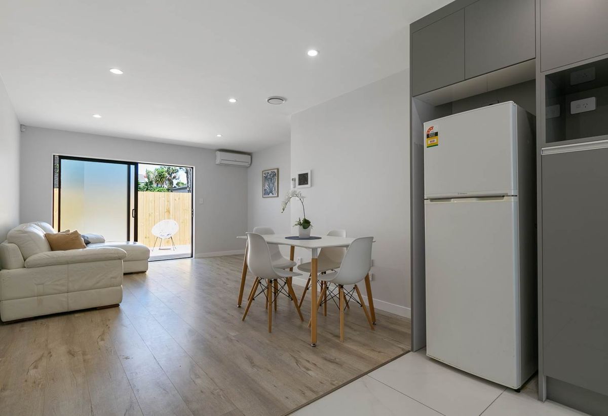 3 Bedroom and 2.5 Bathroom Brand New Family Home - Mehr