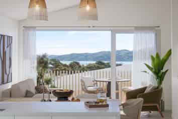 25 Ocean Road, PARAPARAUMU BEACH
