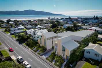 25 Ocean Road, PARAPARAUMU BEACH