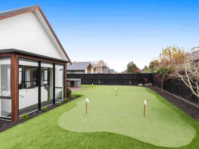 6 Waterstock Way, Parklands