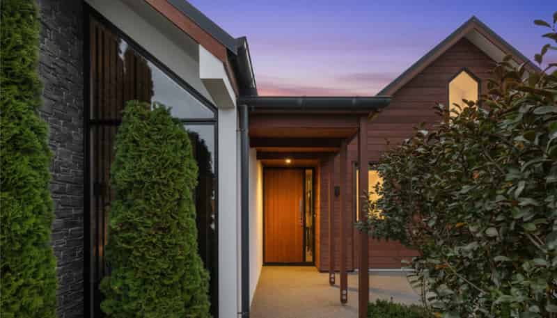 6 Waterstock Way, Parklands