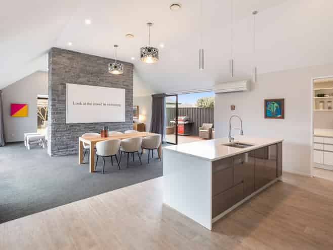 6 Waterstock Way, Parklands