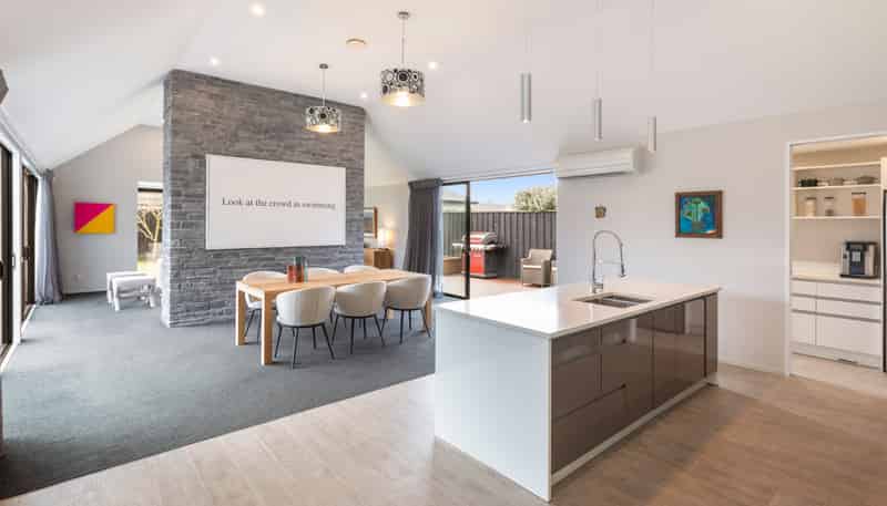 6 Waterstock Way, Parklands
