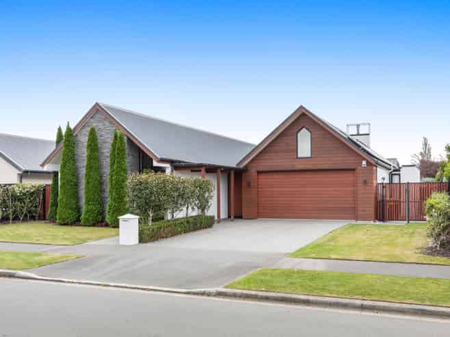 6 Waterstock Way, Parklands