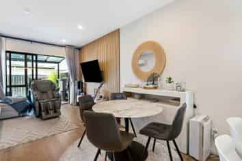 33 Kiato Lane, Flat Bush