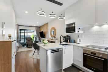 33 Kiato Lane, Flat Bush