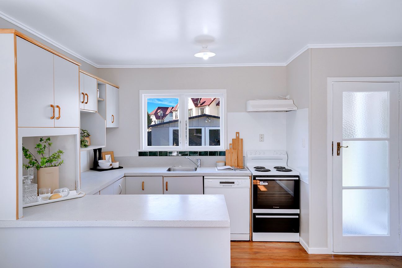 House in Hamilton, Knighton - View 4