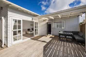 116 Carrington Road, Mount Albert