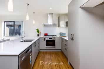 32 Filmer Crescent, Wallaceville