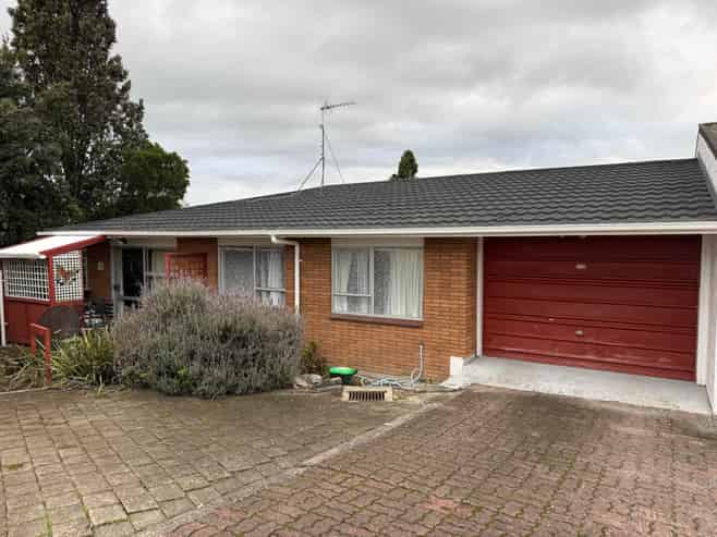 25B Cedar Grove, Matua