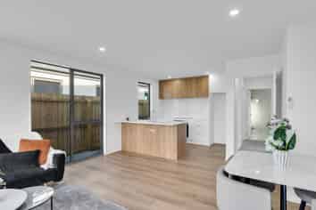 2/206 Racecourse Road, Sockburn