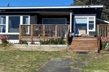8 Kent Terrace, Foxton Beach
