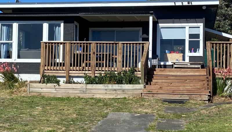 8 Kent Terrace, Foxton Beach