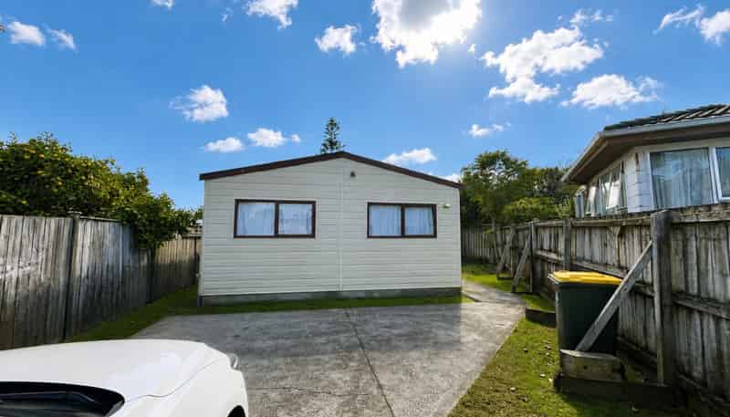 18A Neems Place, Manurewa