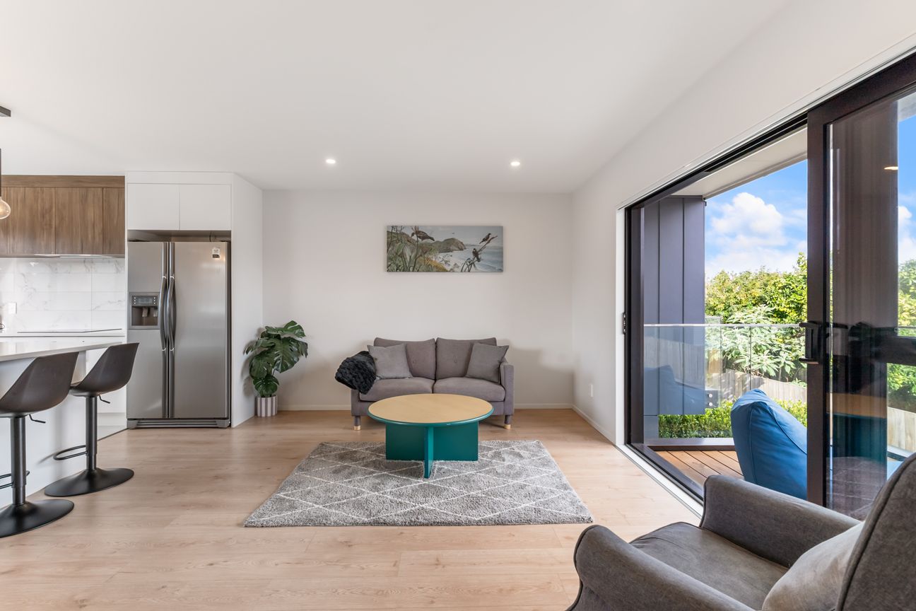 MODERN FREEHOLD LIVING! - Aanzicht 5