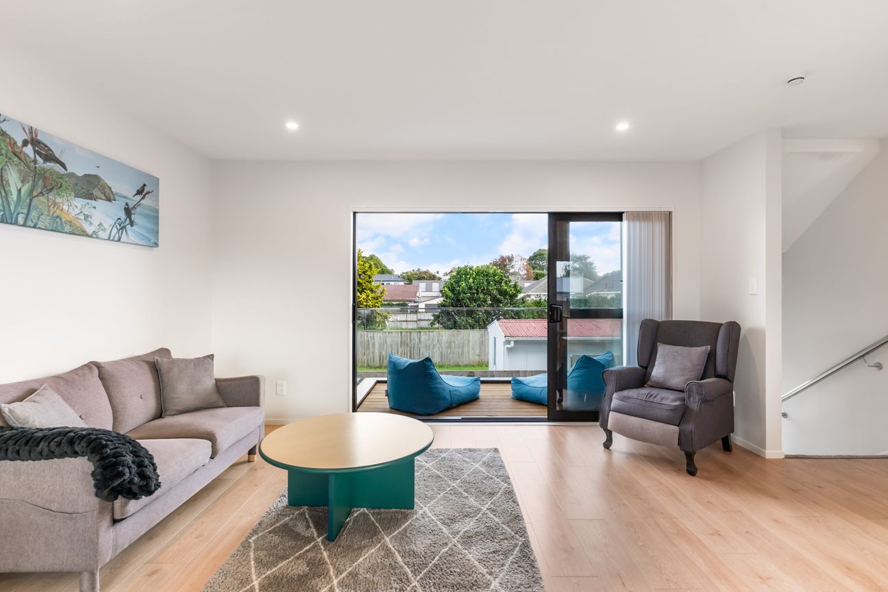MODERN FREEHOLD LIVING! - Aanzicht 6