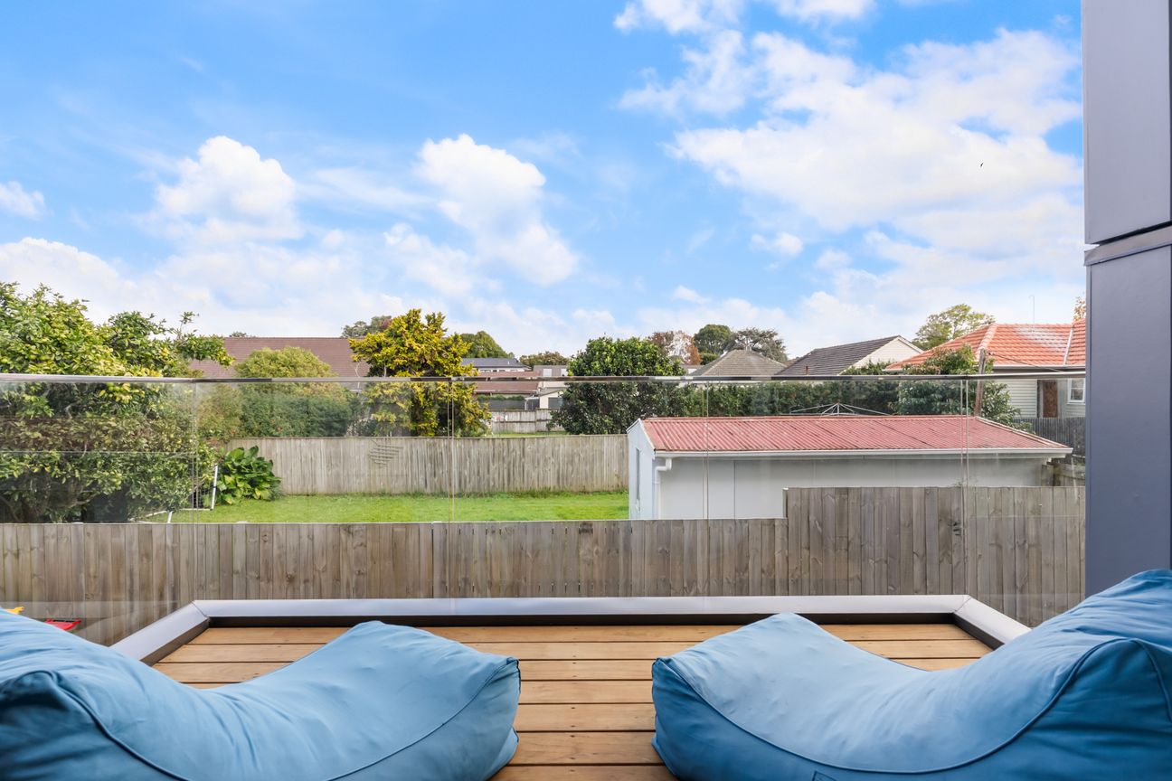 MODERN FREEHOLD LIVING! - Meer