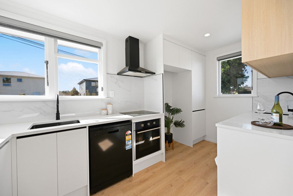Stylishly Renovated, Ready For You! - Vista 6