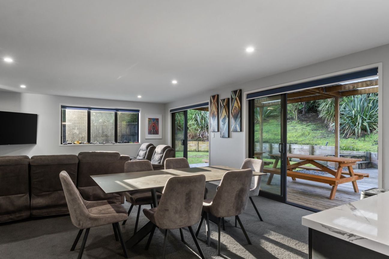 Vendors Have Bought Elsewhere - This Must Be Sold! - Vista 3