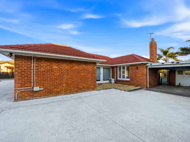 25 Great South Road, Papatoetoe