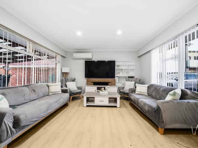 25 Great South Road, Papatoetoe