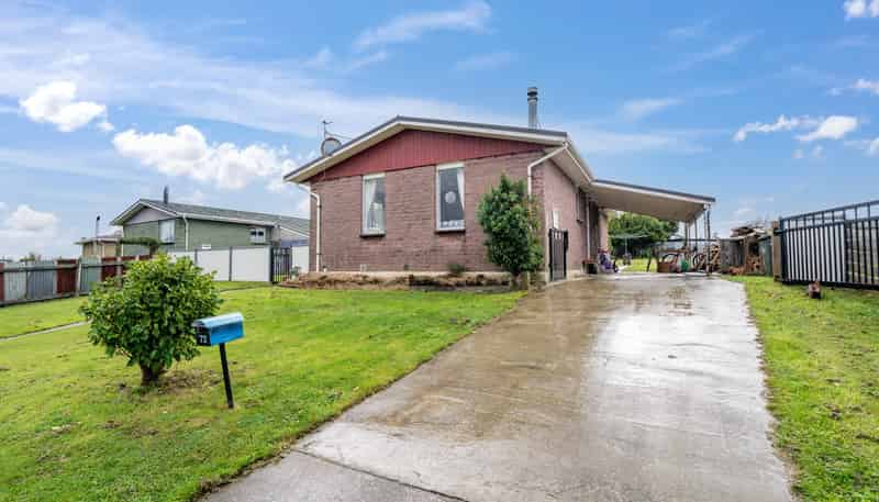 73 Dunbeath Crescent, Kew