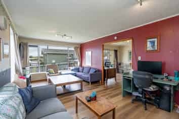 73 Dunbeath Crescent, Kew