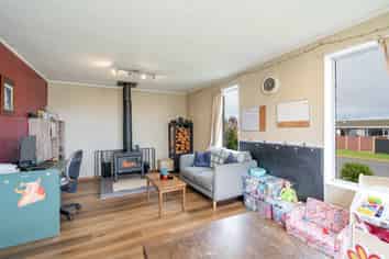 73 Dunbeath Crescent, Kew