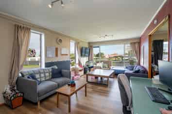 73 Dunbeath Crescent, Kew