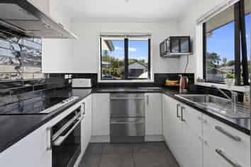 76 Pebble Beach Boulevard, Kamo
