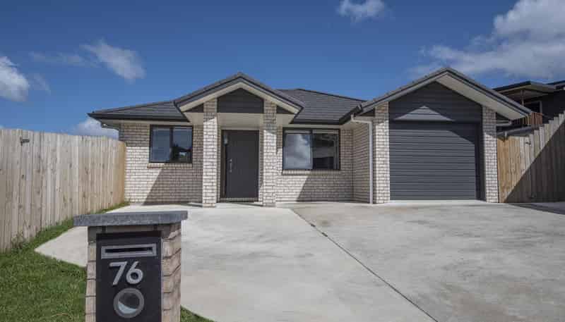 76 Pebble Beach Boulevard, Kamo