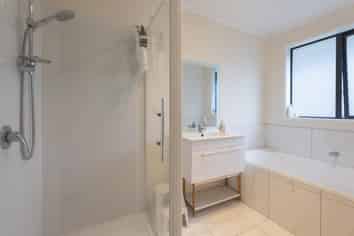 76 Pebble Beach Boulevard, Kamo