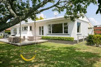 42 Chaucer Street, Leamington