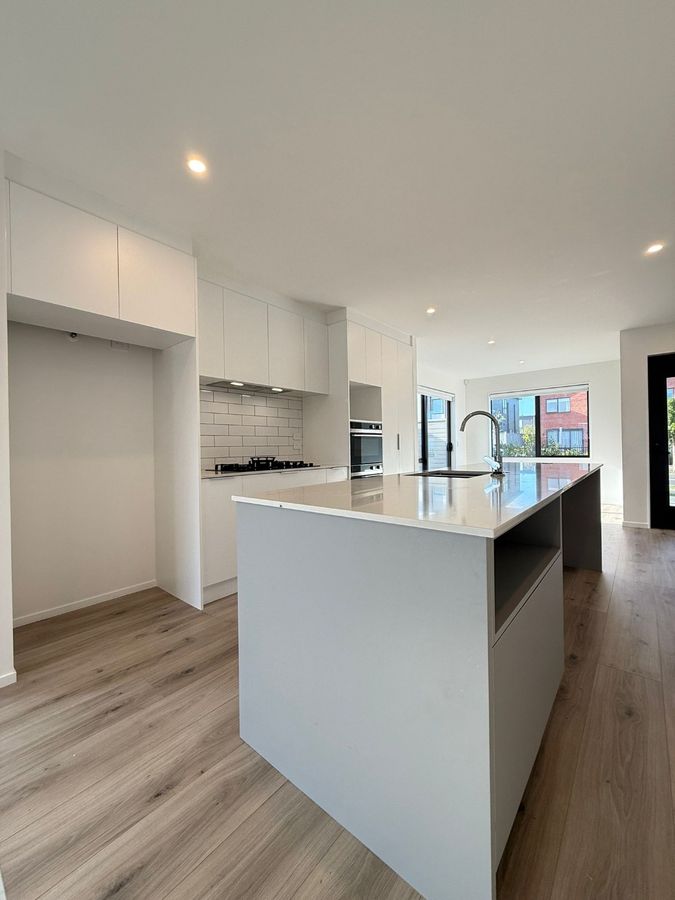 Spacious 5 Bedroom Family Home in Park Green - Mehr