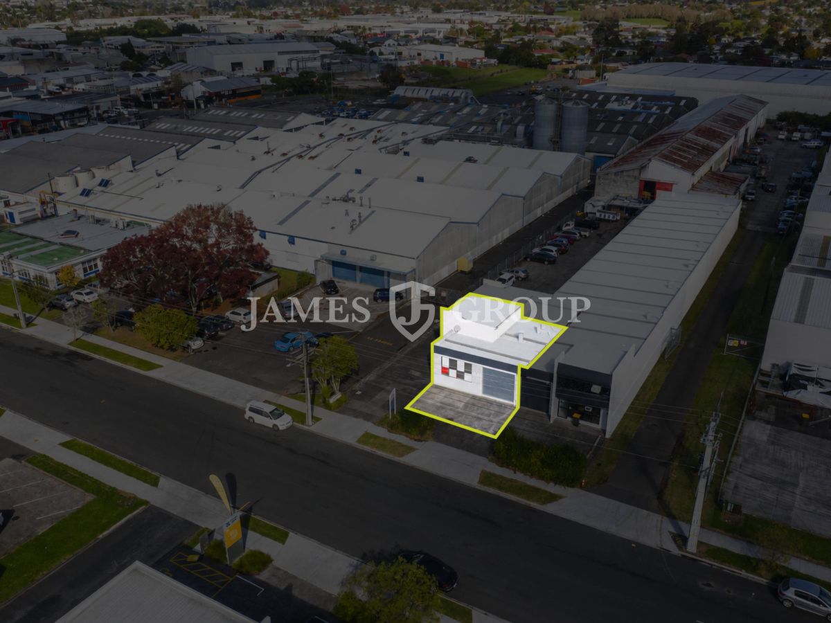 Affordable Road Front Unit + 3 Carparks | 110m²