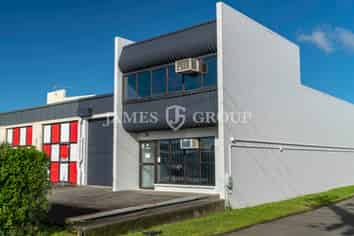 224m² TIDY ROAD FRONT INDUSTRIAL | HENDERSON