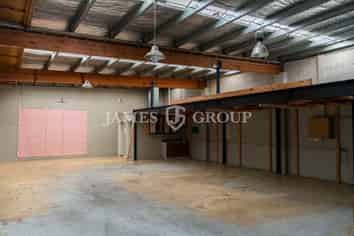 224m² TIDY ROAD FRONT INDUSTRIAL | HENDERSON
