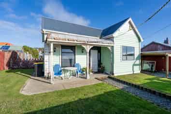 6 Ocean Beach Road, Bluff