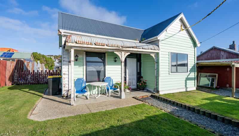 6 Ocean Beach Road, Bluff