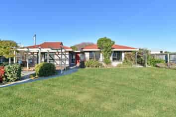 32 Millstream Drive, LINCOLN